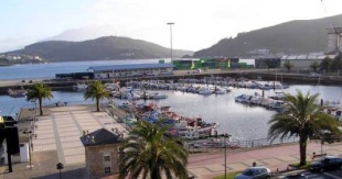 As embarcaci&oacute;ns que vaian chegando, amarraranse en Curuxeiras