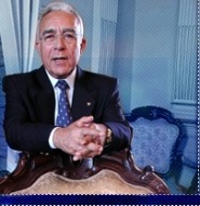 Cacharro, un dos hist&oacute;ricos bar&oacute;ns do PP desp&iacute;dese d&aacute;ndolle sopapos aos seus