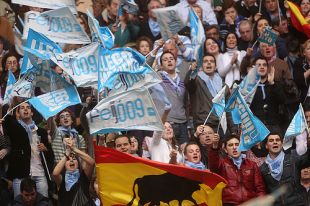 Os asistentes ao mitin no que Rajoy acompa&ntilde;ou a Feijoo, en Pontevedra / Flickr: PPdeG