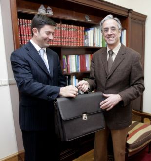 Samuel Ju&aacute;rez co seu antecesor no cargo, Alfredo Su&aacute;rez Canal (clic para ampliar)