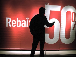 Rebaixas de at&eacute; o 50 por cento, en galego / Flickr: septemtrionis