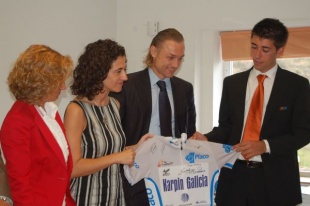 Marta Souto, &Aacute;nxela Bugallo, Valery Karpin e Seraf&iacute;n Mart&iacute;nez terman da camisola do KGZ