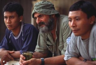 O etn&oacute;grago brasileiro est&aacute; considerado o maior experto en pobos ind&iacute;xenas non contactados (clique para ampliar)