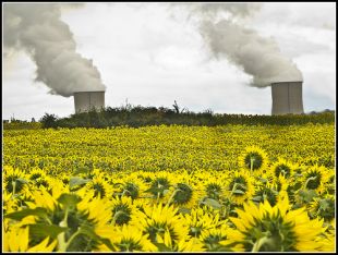 Segunda Bruxelas, as emisi&oacute;ns de gases con efecto invernadoiro deber&iacute;an reducirse por baixo dos nivesi de 1990 en 2050 / Flickr: funky64