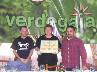 Os membros da Asociaci&oacute;n Plataforma de veci&ntilde;os O Cruceiro de Meh&aacute;, co seu Premio Semente