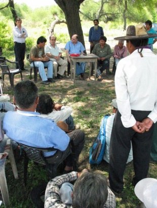 Impenetrable Chaco 31/10/07 &ndash; O valedor do pobo visita as comunidades ind&iacute;xenas do Chaco. Foto: Germ&aacute;n Pomar/T&eacute;lam