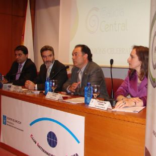 Un momento da presentaci&oacute;n, mentres falaba o alcalde de Lal&iacute;n