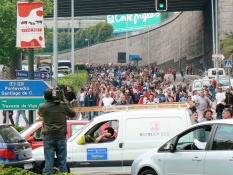 Os manifestantes dir&iacute;xense cara &aacute; Xunta, en Vigo o pasado venres