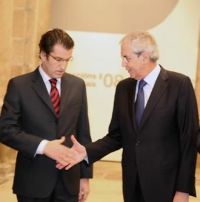 A proposta dun debate dos dous partidos -PSdeG e PPdeG- enc&aacute;ntalle a Feijoo