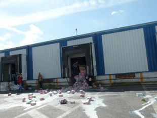 Mobilizaci&oacute;n, &aacute;s portas de Lactogal (Pontedeume) en marzo deste ano / Imaxe: SLG