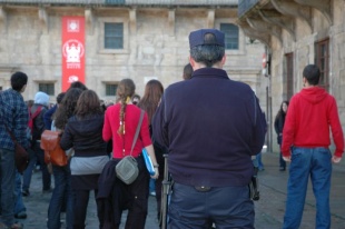 Durante toda a manifestaci&oacute;n os estudantes foron seguidos por varios antidisturbios