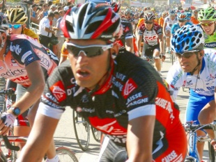 Xusto detr&aacute;s de &Oacute;scar Pereiro, antes de que o de Mos se retirase do rolda espa&ntilde;ola