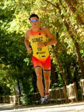 G&oacute;mez Noya coa s&uacute;a nova roupa de competici&oacute;n