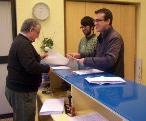 No momento de entregar a listaxe, Fran Rei e Carlos Call&oacute;n