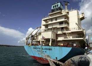 O Maersk Alabama, amarrado en Quenia, est&aacute; a ser obxecto das investigaci&oacute;ns do FBI