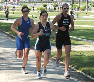 A lugesa A&iacute;da Vali&ntilde;o, no centro da imaxe / Imaxe: http://galegoman.spaces.live.com/