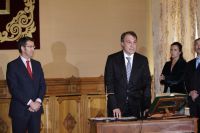 Roberto Varela, con N&uacute;&ntilde;ez Feijoo, durante a s&uacute;a toma de posesi&oacute;n (clic para ampliar)