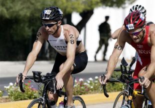 O neozeland&eacute;s Hamish Carter (esquerda) leva 12 vitorias