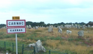 Vista parcial do ali&ntilde;amento dos menhires de Karnag-Kermario / Foto: X. M&ordf; Lema