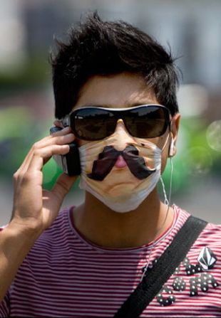 Imaxes de El Universal / Esta &uacute;ltima tit&uacute;lase 'Humor na epidemia'