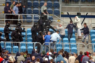 A violencia no terreo de xogo trasl&aacute;dase, por veces, &aacute;s bancadas