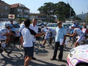 &Aacute;lvaro Pino, supervisando o cuarto adestramento colectivo do KGZ