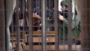 Axentes israel&iacute;s abateron o atacante