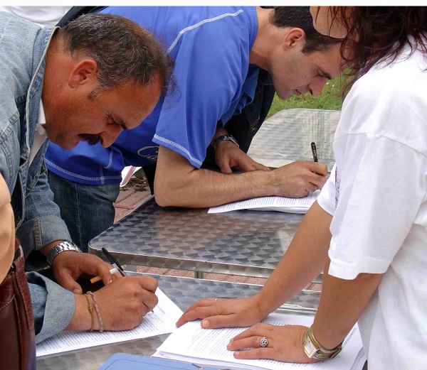 Sinaturas de autoinculpaci&oacute;n en solidariedade co patr&oacute;n maior da Confrar&iacute;a