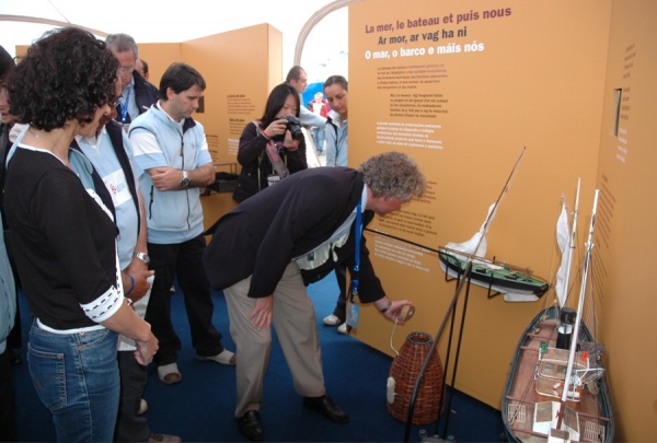 O Alcalde e a conselleira na exposici&oacute;n