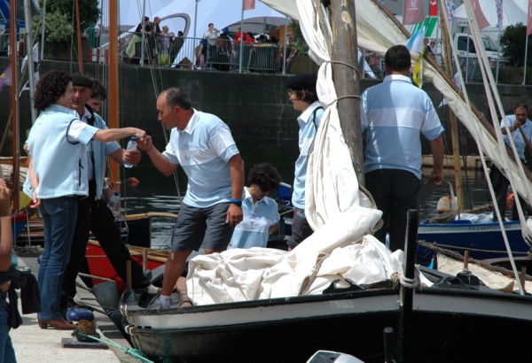 A Conselleira p&iacute;delle permiso ao patr&oacute;n do Nova Marina  para subir abordo